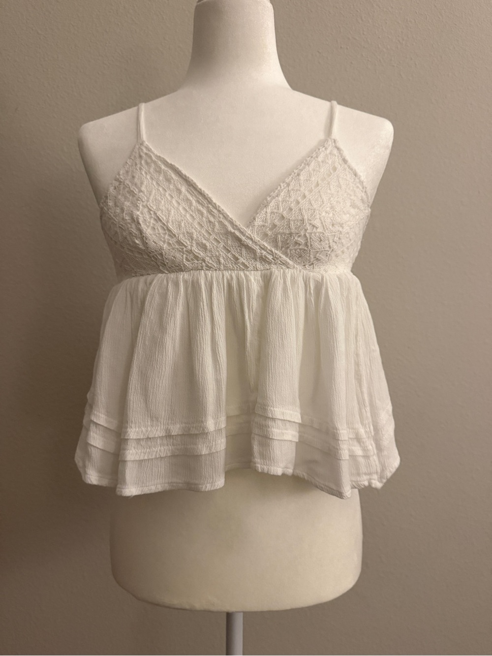 Hollister White Lace Babydoll Cami Top - Size XS – EUC